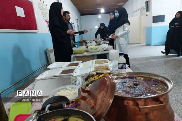 جشنواره غذای سالم در مدرسه شهید ناطق نوری بلده