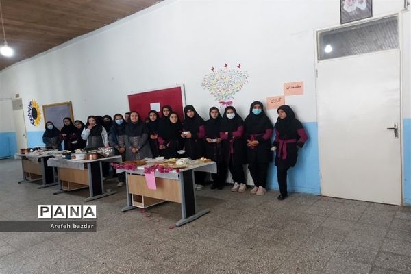 جشنواره غذای سالم در مدرسه شهید ناطق نوری بلده