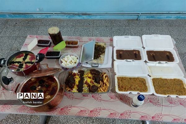 جشنواره غذای سالم در مدرسه شهید ناطق نوری بلده