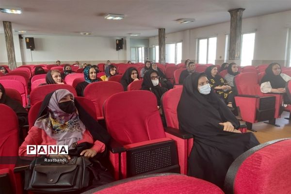 برگزاری جلسه آموزش خانواده در دبیرستان شهیده قزوینی