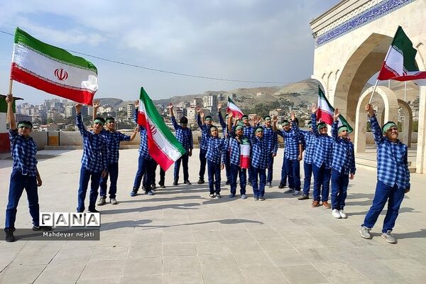 بیعت دانش‌آموزان با ولایت ‌‌در مدرسه شهید‌بهشتی رودهن