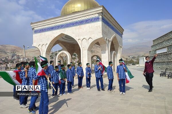 بیعت دانش‌آموزان با ولایت ‌‌در مدرسه شهید‌بهشتی رودهن