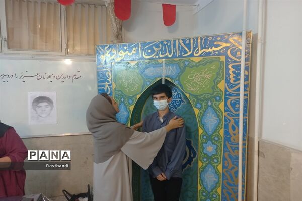 برگزاری طرح معاینه سلامتی در دبیرستان پسرانه ادیب(دوره اول)