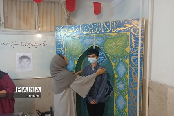 برگزاری طرح معاینه سلامتی در دبیرستان پسرانه ادیب(دوره اول)