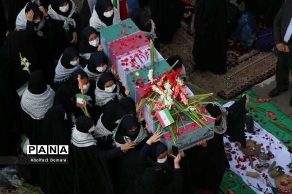 تجدید میثاق دانش‌آموزان دبیرستان قائمیه با شهید گمنام