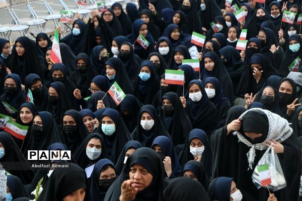 تجدید میثاق دانش‌آموزان دبیرستان قائمیه با شهید گمنام