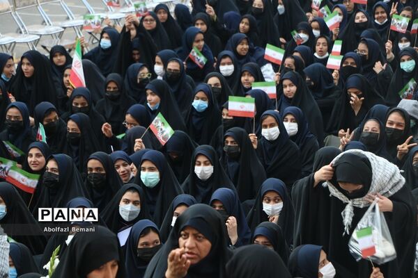 تجدید میثاق دانش‌آموزان دبیرستان قائمیه با شهید گمنام