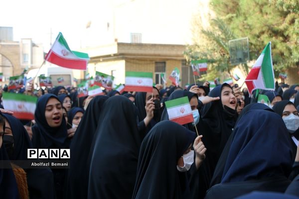 تجدید میثاق دانش‌آموزان دبیرستان قائمیه با شهید گمنام