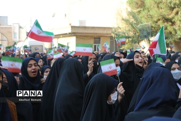 تجدید میثاق دانش‌آموزان دبیرستان قائمیه با شهید گمنام