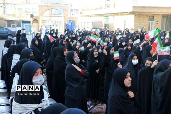 تجدید میثاق دانش‌آموزان دبیرستان قائمیه با شهید گمنام