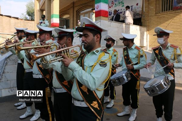 تجدید میثاق دانش‌آموزان دبیرستان قائمیه با شهید گمنام