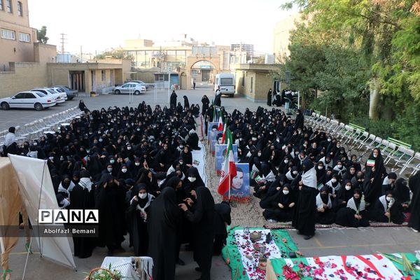 تجدید میثاق دانش‌آموزان دبیرستان قائمیه با شهید گمنام