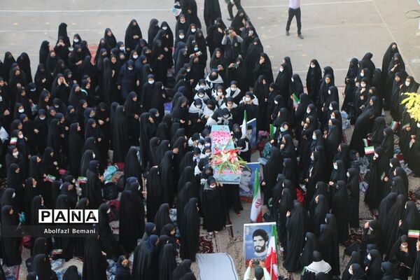 تجدید میثاق دانش‌آموزان دبیرستان قائمیه با شهید گمنام
