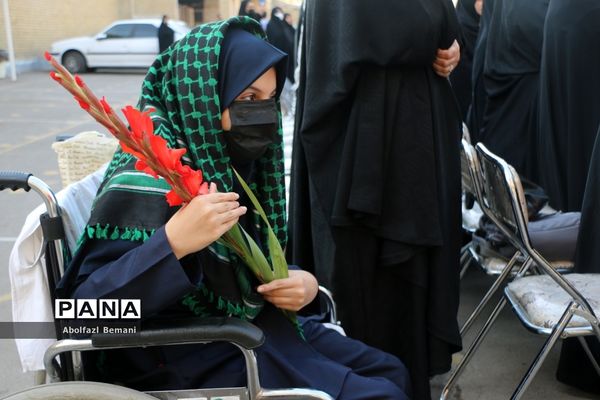 تجدید میثاق دانش‌آموزان دبیرستان قائمیه با شهید گمنام