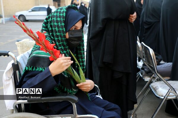 تجدید میثاق دانش‌آموزان دبیرستان قائمیه با شهید گمنام