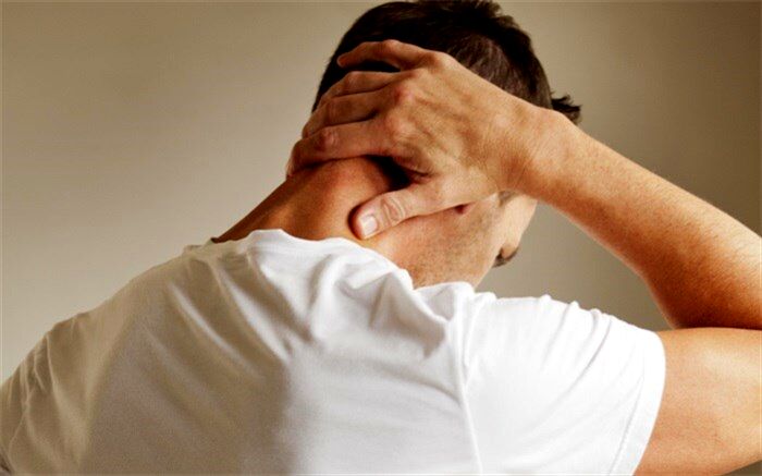 علت درد پشت گردن و شانه چیست؟
