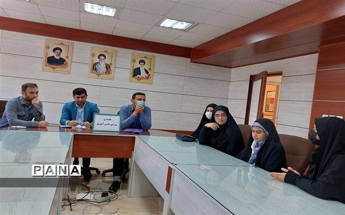 تعامل اعضای شورای دانش‌آموزی و ارتباط با مسئولان، عامل حل مشکلات مدرسه است/ فیلم