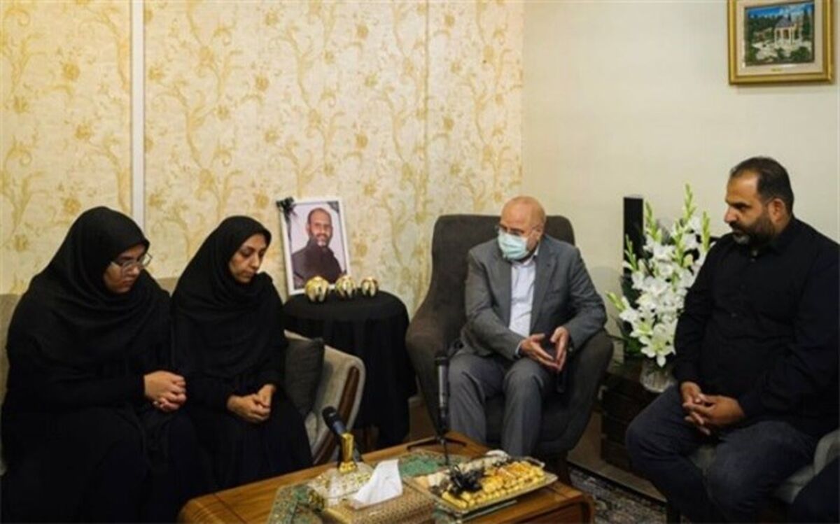 قالیباف با خانواده شهید احمدی دیدار کرد