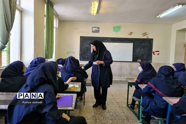 آشنایی دانش‌آموزان با فعالیت‌های پژوهش‌سرای دکتر حسابی منطقه ۱۳