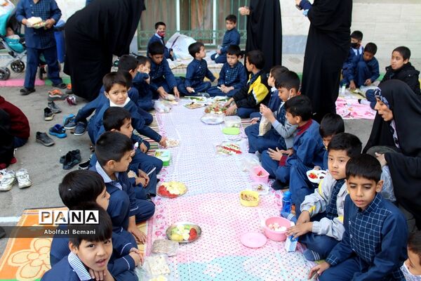 دورهمی صبحانه سالم در دبستان محمدی کاشانی قم-1