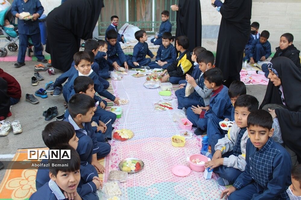 دورهمی صبحانه سالم در دبستان محمدی کاشانی قم-1