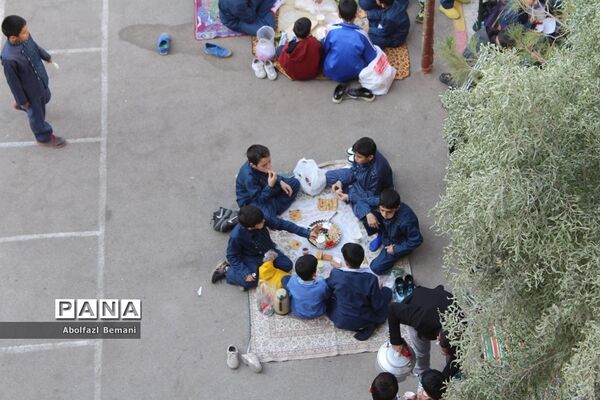دورهمی صبحانه سالم در دبستان محمدی کاشانی قم-1