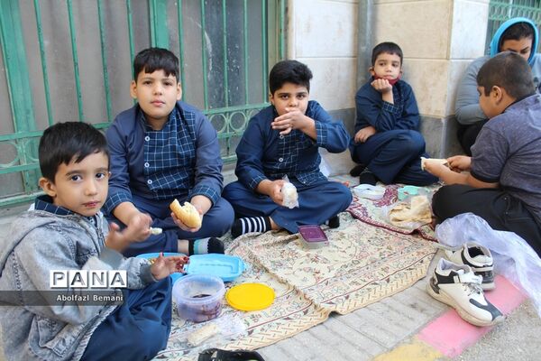 دورهمی صبحانه سالم در دبستان محمدی کاشانی قم-1