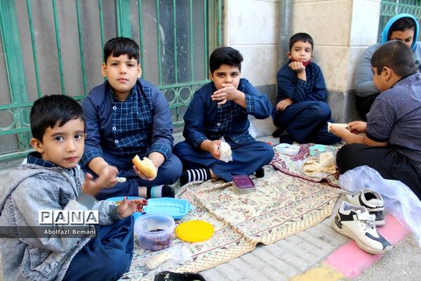 دورهمی صبحانه سالم در دبستان محمدی کاشانی قم-1