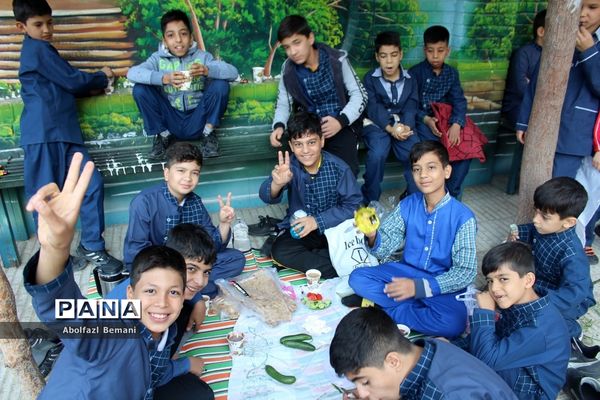 دورهمی صبحانه سالم در دبستان محمدی کاشانی قم-1