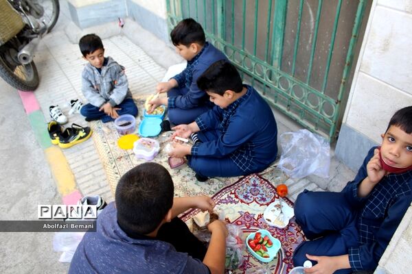 دورهمی صبحانه سالم در دبستان محمدی کاشانی قم-1