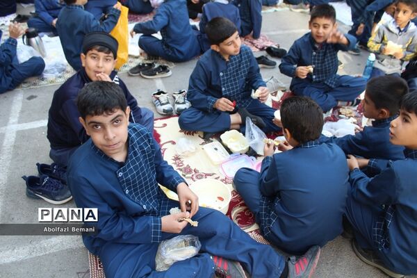 دورهمی صبحانه سالم در دبستان محمدی کاشانی قم -2