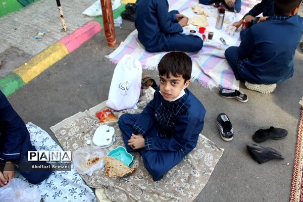 دورهمی صبحانه سالم در دبستان محمدی کاشانی قم -2