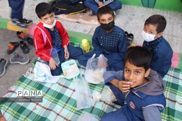 دورهمی صبحانه سالم در دبستان محمدی کاشانی قم -2