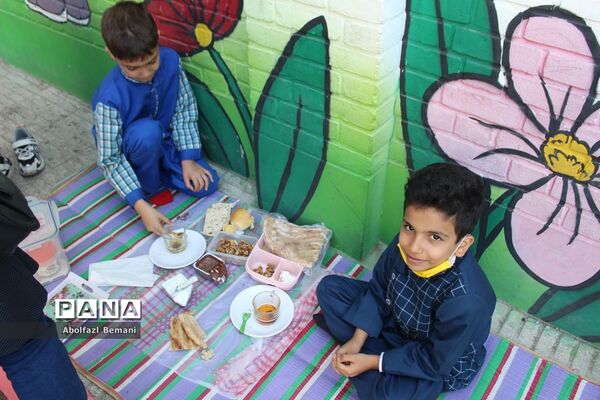 دورهمی صبحانه سالم در دبستان محمدی کاشانی قم -2