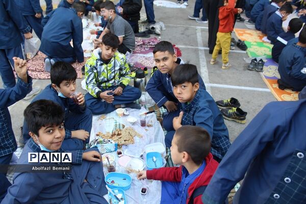 دورهمی صبحانه سالم در دبستان محمدی کاشانی قم -2