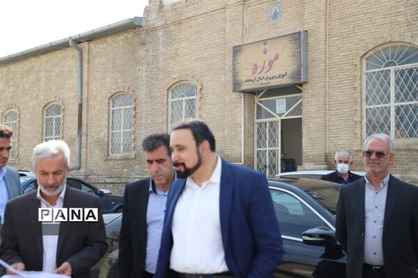بازدید مدیرکل آموزش و پرورش و شهردار کرمانشاه از موزه آموزش و پرورش