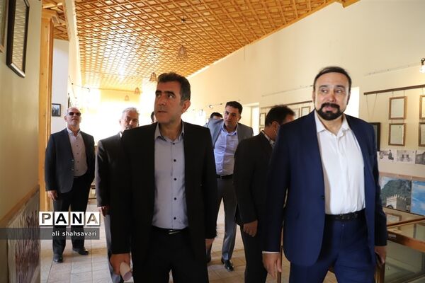 بازدید مدیرکل آموزش و پرورش و شهردار کرمانشاه از موزه آموزش و پرورش