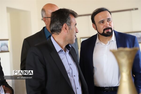 بازدید مدیرکل آموزش و پرورش و شهردار کرمانشاه از موزه آموزش و پرورش