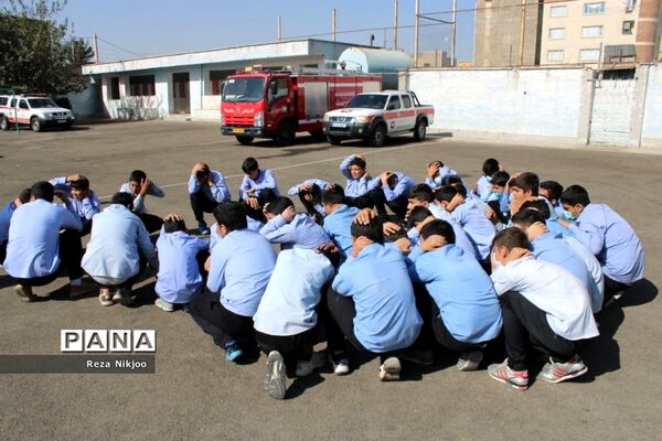 مانور زلزله در شهرستان بهارستان