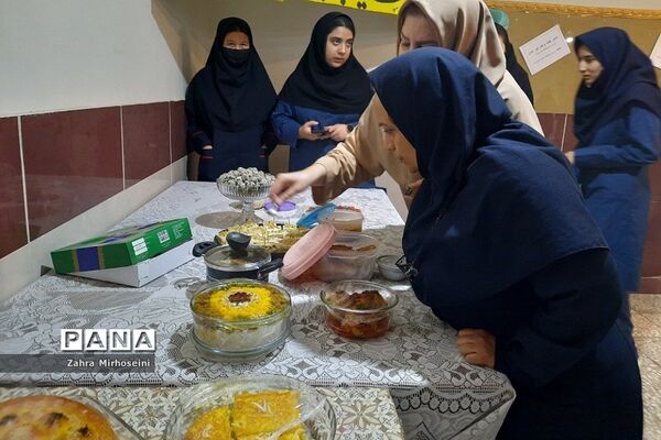 برگزاری جشنواره غذا در دبیرستان حدیث کسا شهرری