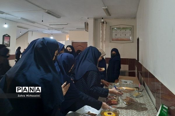 برگزاری جشنواره غذا در دبیرستان حدیث کسا شهرری