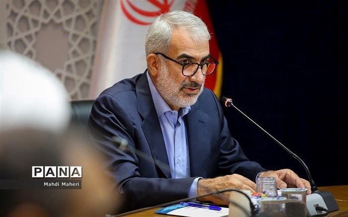 همه ما وظیفه داریم راه شهیدان دانش‌آموز را ادامه دهیم