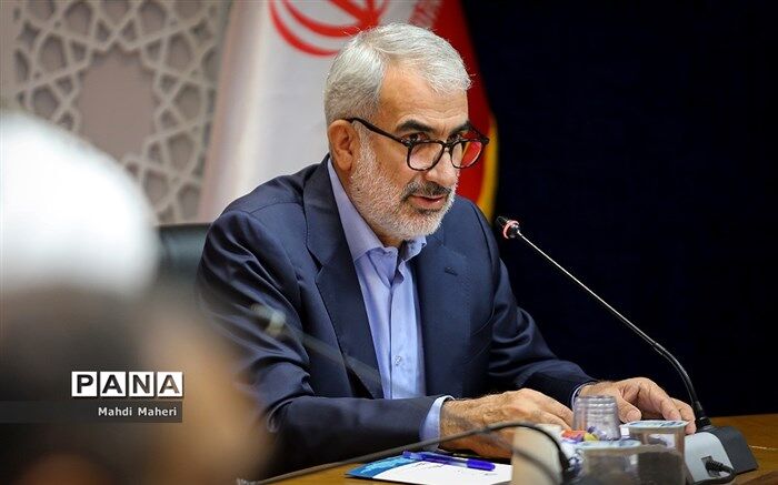 همه ما وظیفه داریم راه شهیدان دانش‌آموز را ادامه دهیم