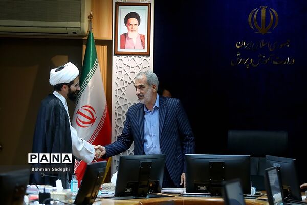 آیین رونمایی از راهنمای عمل آموزش ترکیبی دوره ابتدایی و متوسطه