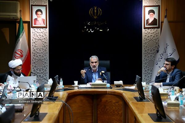 آیین رونمایی از راهنمای عمل آموزش ترکیبی دوره ابتدایی و متوسطه