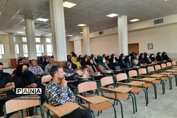 اولین مجمع اولیا و مربیان دبیرستان استعدادهای درخشان شهدای مدافع حرم ملارد