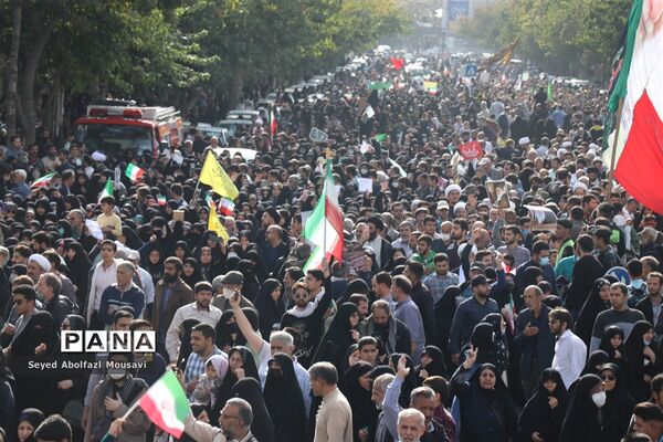 راهپیمایی مردم غیور مشهد در محکومیت حادثه شاهچراغ