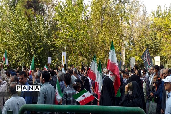 راهپیمایی نمازگزاران  شهر تهران در محکومیت حرکت تروریستی