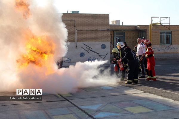 رزمایش استانی پدافند غیرعامل در مدرسه امامی سمنان