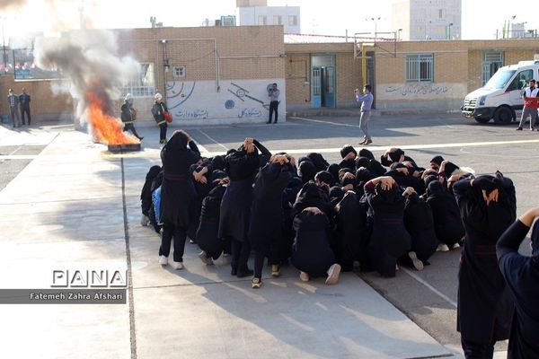 رزمایش استانی پدافند غیرعامل در مدرسه امامی سمنان